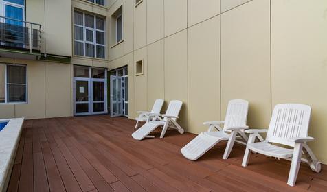 Двухкомнатный люкс с балконом и отдельным выходом к бассейну. Отель Георгий, Анапа, Витязево