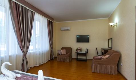 Студия без балкона с видом на бассейн. Отель Георгий, Анапа, Витязево