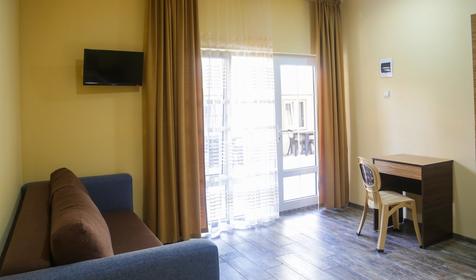 Трехместный