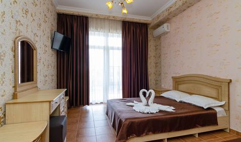 Полулюкс трехместный с балконом. Отель Mega Lux (Мега Люкс), Анапа, Витязево