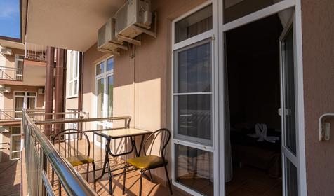 Полулюкс трехместный с балконом. Отель Mega Lux (Мега Люкс), Анапа, Витязево