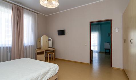 Стандарт четырехместный двухкомнатный. Гостевой дом Дом путешественника, Геленджик