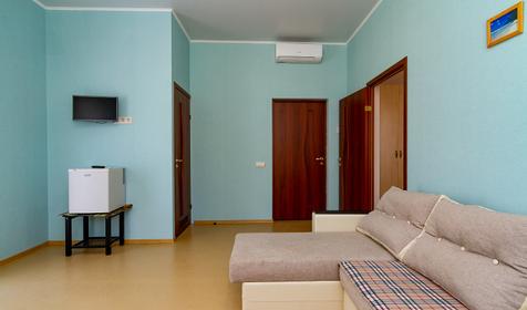 Стандарт четырехместный двухкомнатный. Гостевой дом Дом путешественника, Геленджик