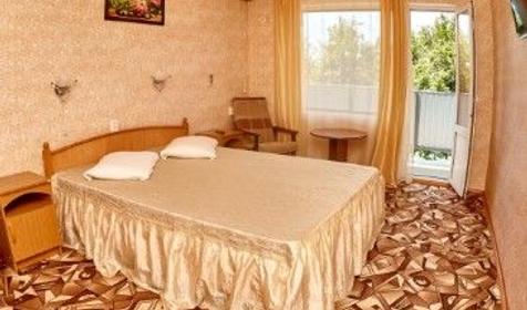 Полулюкс двухместный с балконом. Пансионат Маяк, Туапсе, Шепси