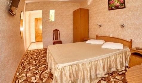 Полулюкс трехместный с балконом. Пансионат Маяк, Туапсе, Шепси