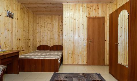 Полулюкс четырехместный четырехместный. База отдыха Аленка, г. Анапа, п. Джемете