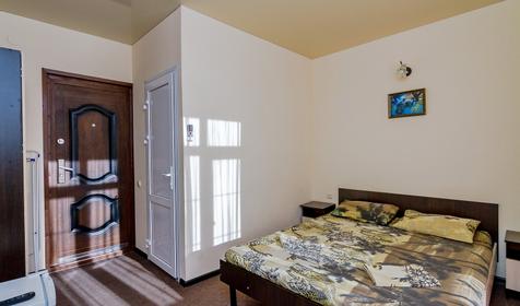 Двухкомнатный люкс с балконом. Отель Персей, Геленджик, Архипо-Осиповка