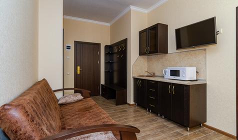 Апартаменты двухкомнатные, мансарда. Гостиница Империя, Анапа, Витязево