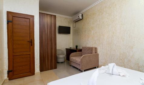 Большой двухместный номер. Гостевой дом Парус, Джубга