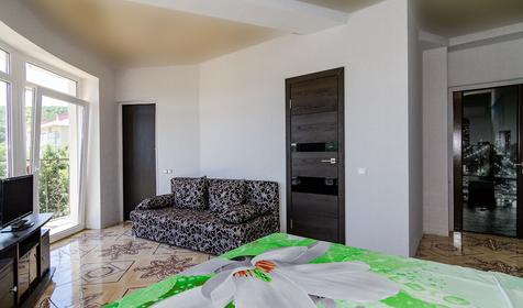 Четырехместный с балконом. Гостевой дом Парижанка, Туапсе, Джубга