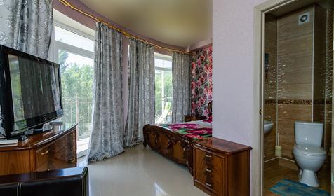 Четырехместный с большим угловым балконом. Гостевой дом Парижанка, Туапсе, Джубга