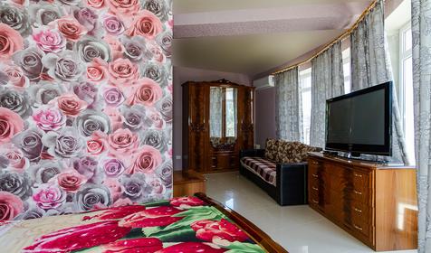 Четырехместный с большим угловым балконом. Гостевой дом Парижанка, Туапсе, Джубга