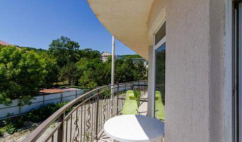 Четырехместный с большим угловым балконом. Гостевой дом Парижанка, Туапсе, Джубга