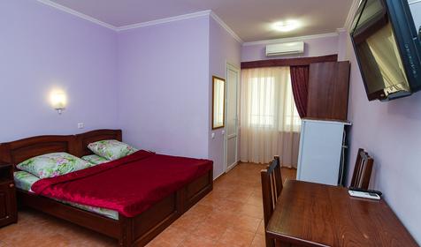 Трехместный номер с видом во двор. Гостевой дом Юг, Туапсинский район, п. Небуг