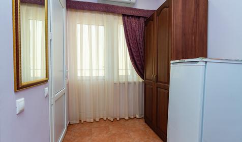 Трехместный номер с видом во двор. Гостевой дом Юг, Туапсинский район, п. Небуг