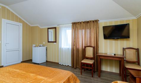 Трехместная мансарда с видом на море. Гостевой дом Юг, Туапсинский район, п. Небуг