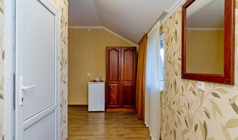 Четырехместный стандарт с видом на двор. Гостевой дом Юг, Туапсинский район, п. Небуг