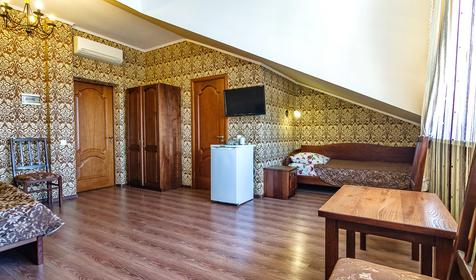 Пятиместный полулюкс. Гостевой дом Юг, Туапсинский район, п. Небуг