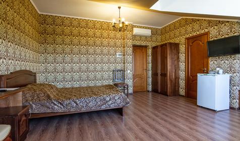 Пятиместный полулюкс. Гостевой дом Юг, Туапсинский район, п. Небуг