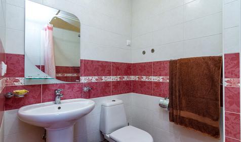 Пятиместный полулюкс. Гостевой дом Юг, Туапсинский район, п. Небуг