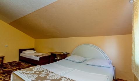 Стандарт на мансарде. Гостевой коттедж Южаночка, Сочи, Лоо