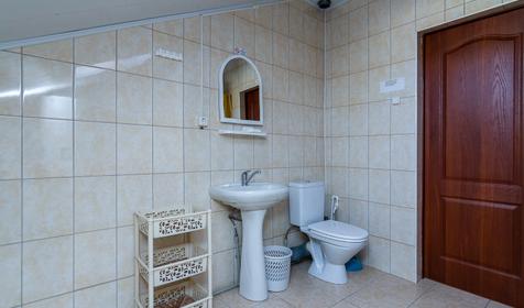 Стандарт на мансарде. Гостевой коттедж Южаночка, Сочи, Лоо