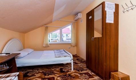 Стандарт на мансарде. Гостевой коттедж Южаночка, Сочи, Лоо