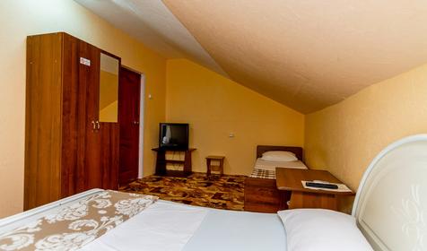 Стандарт на мансарде. Гостевой коттедж Южаночка, Сочи, Лоо