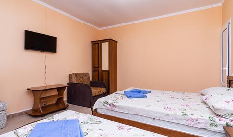 Трехместный с отдельным входом. Гостиница Мираж-Престиж, п. Лермонтово