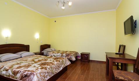  Трехместный с видом на море. Гостевой дом Юг, Туапсе, Небуг