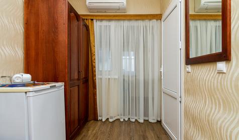 Трехместная мансарда. Гостевой дом Юг, Туапсинский район, п. Небуг