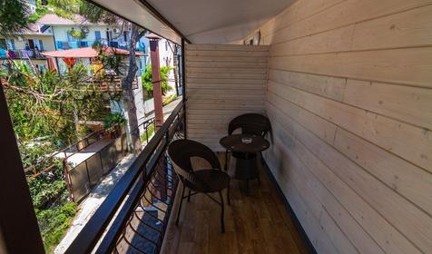 Четырехместный номер с балконом (вид на море)