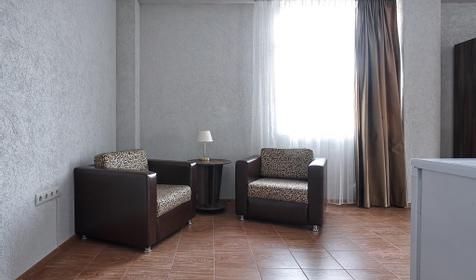  Трехместный с террасой