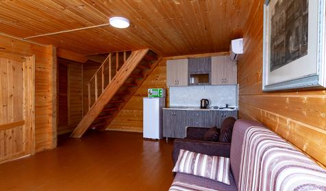 Двухэтажный дом. База отдыха Самоцветы, Темрюкский район, п. Веселовка