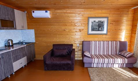 Двухэтажный дом. База отдыха Самоцветы, Темрюкский район, п. Веселовка