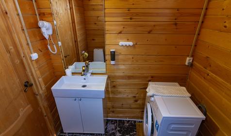 Двухэтажный дом. База отдыха Самоцветы, Темрюкский район, п. Веселовка