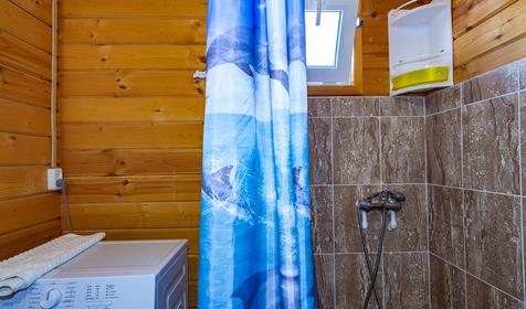 Двухэтажный дом. База отдыха Самоцветы, Темрюкский район, п. Веселовка