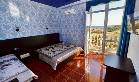 Трехместный полулюкс с балконом и видом на море