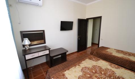 Двухкомнатный пятиместный люкс с балконом и видом на море