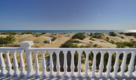 Двухкомнатный пятиместный люкс с балконом и видом на море