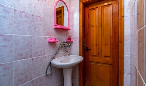 Двухкомнатный. Гостиница Эдельвейс, г. Ейск