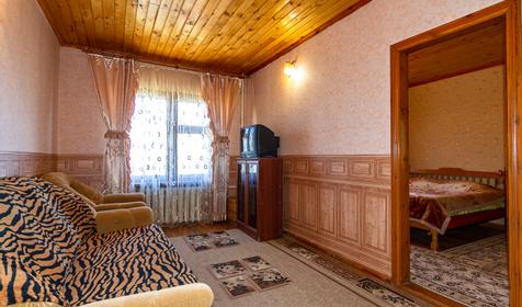 Двухкомнатный с кухней. Гостиница Эдельвейс, г. Ейск