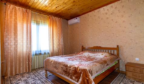 Двухкомнатный с кухней. Гостиница Эдельвейс, г. Ейск