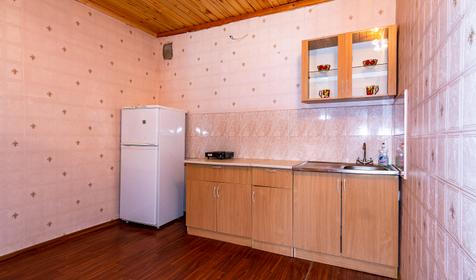 Двухкомнатный с кухней. Гостиница Эдельвейс, г. Ейск