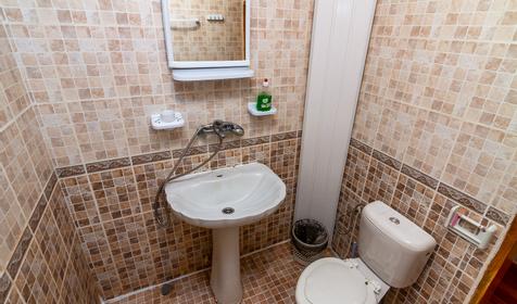 Двухкомнатный с кухней. Гостиница Эдельвейс, г. Ейск