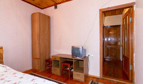 Двухместный двухкомнатный, 2 этаж. Гостиница Эдельвейс, г. Ейск