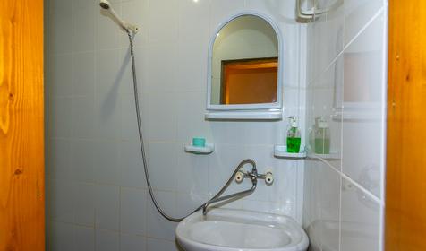 Двухместный двухкомнатный, 2 этаж. Гостиница Эдельвейс, г. Ейск