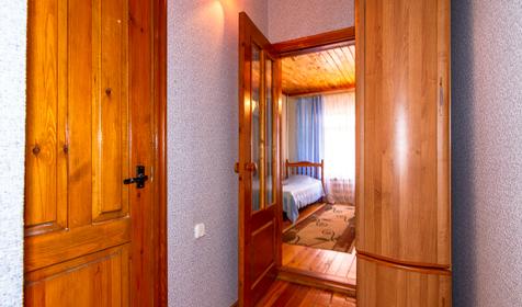 Двухместный номер с раздельными кроватями, 2 этаж. Гостиница Эдельвейс, г. Ейск