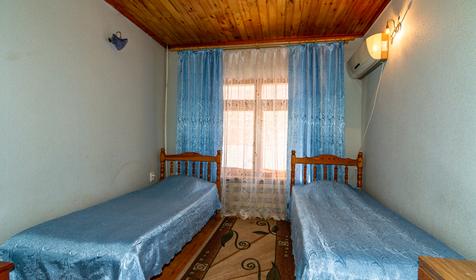 Двухместный номер с раздельными кроватями, 2 этаж. Гостиница Эдельвейс, г. Ейск