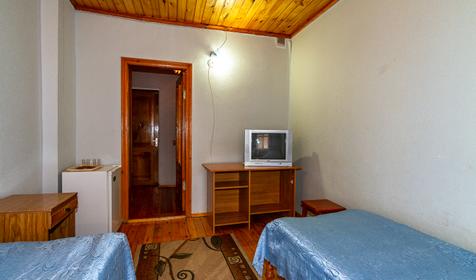 Двухместный номер с раздельными кроватями, 2 этаж. Гостиница Эдельвейс, г. Ейск